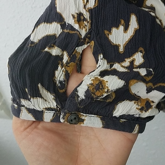 𝅺melrose & Market M peasant blouse button front - Picture 4 of 8